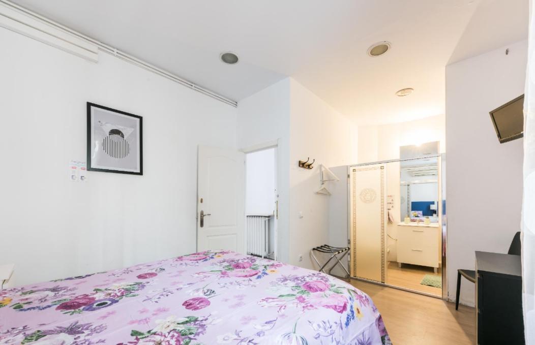 M&F 7 Rooms/7 Bathrooms Over Gran Via Madrid Luaran gambar
